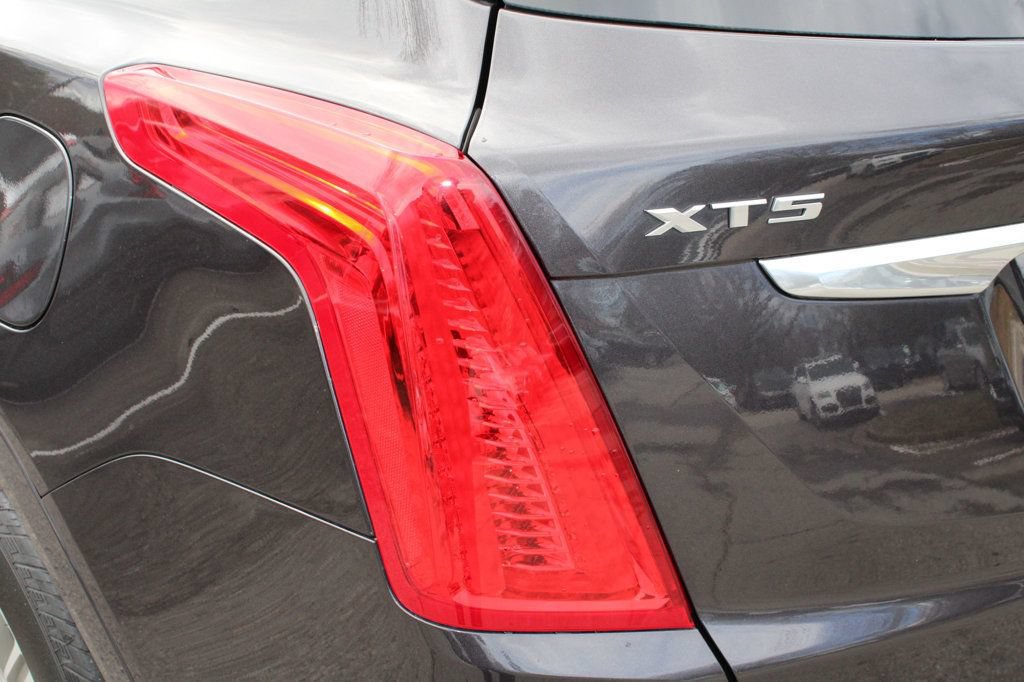 Used 2018 Cadillac XT5 Luxury w/ Driver Awareness Package FWD image 9