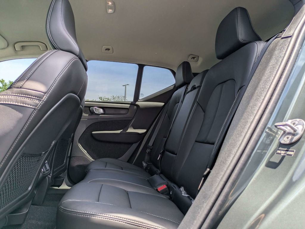 New 2026 Volvo XC40 B5 Core AWD/4WD image 15