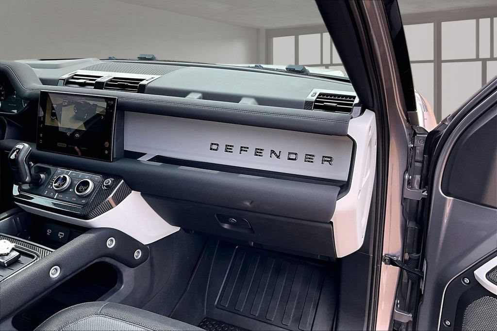 Used 2022 Land Rover Defender 90 X-Dynamic SE AWD/4WD image 16