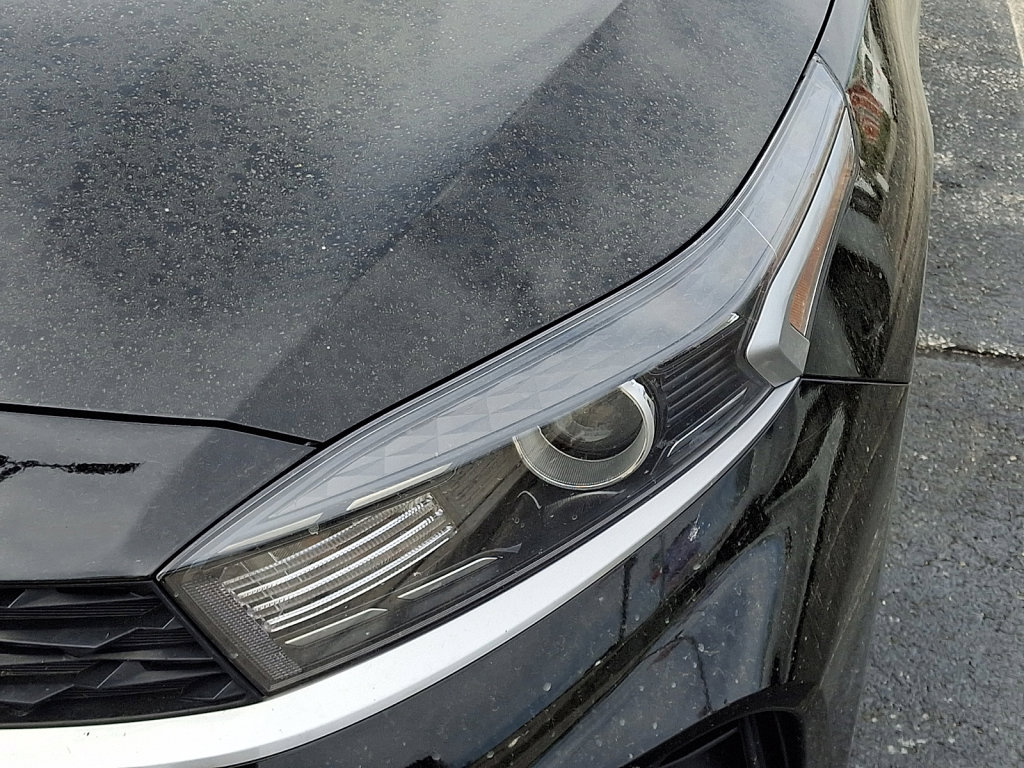 Used 2023 Kia Forte LXS FWD image 4