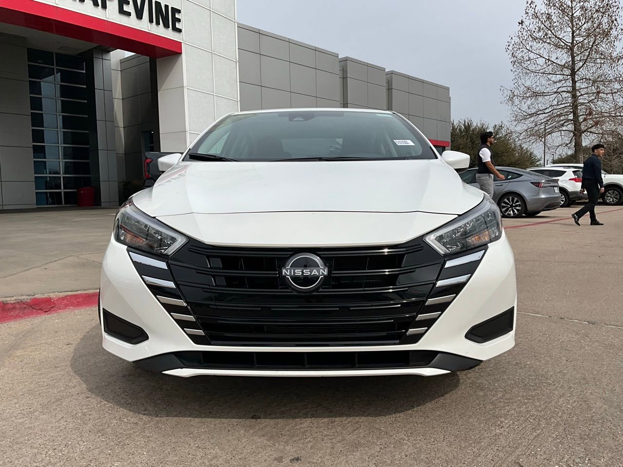 Used 2025 Nissan Versa SV image 3