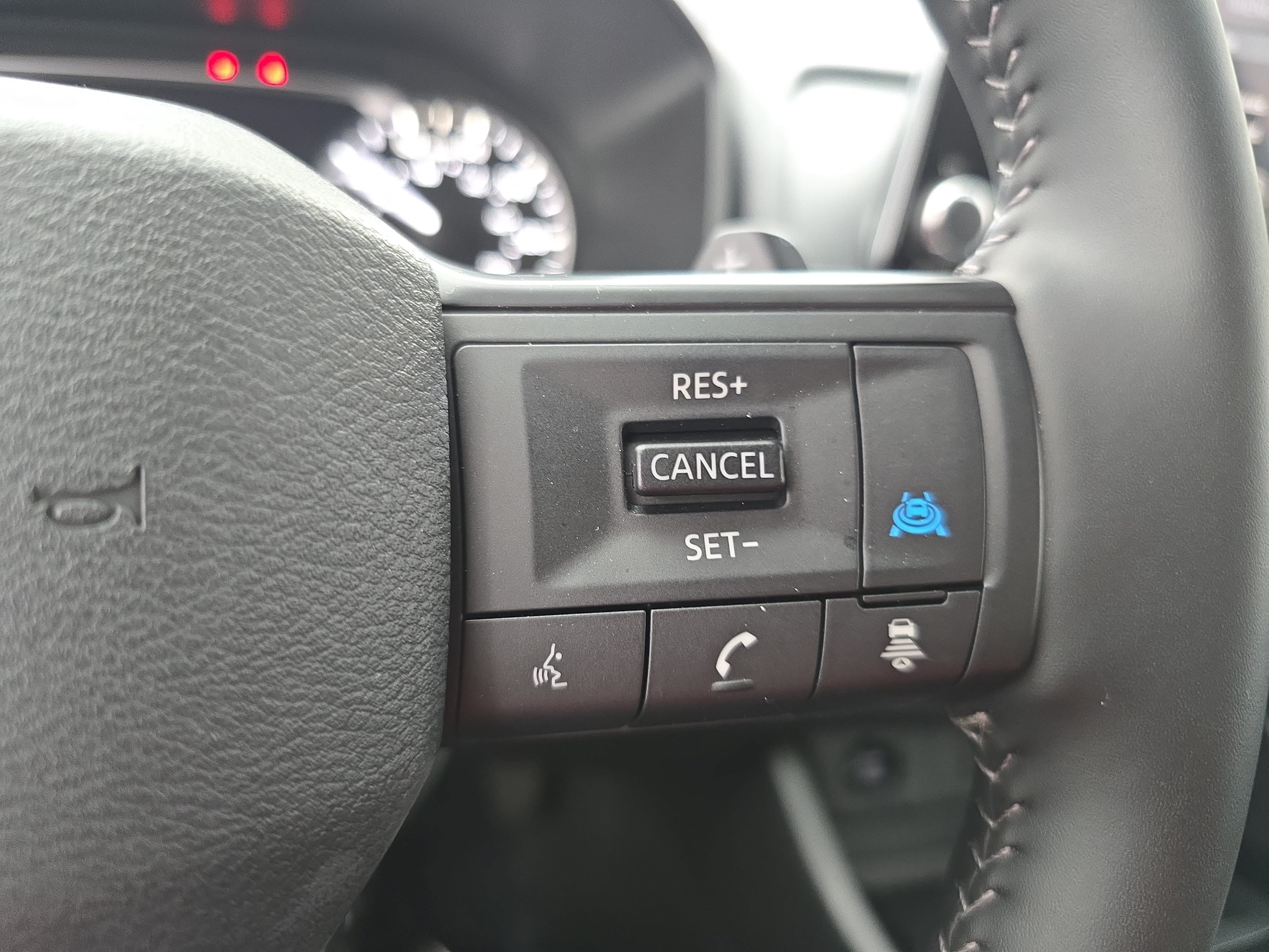 Certified 2025 Nissan Rogue SV FWD image 18