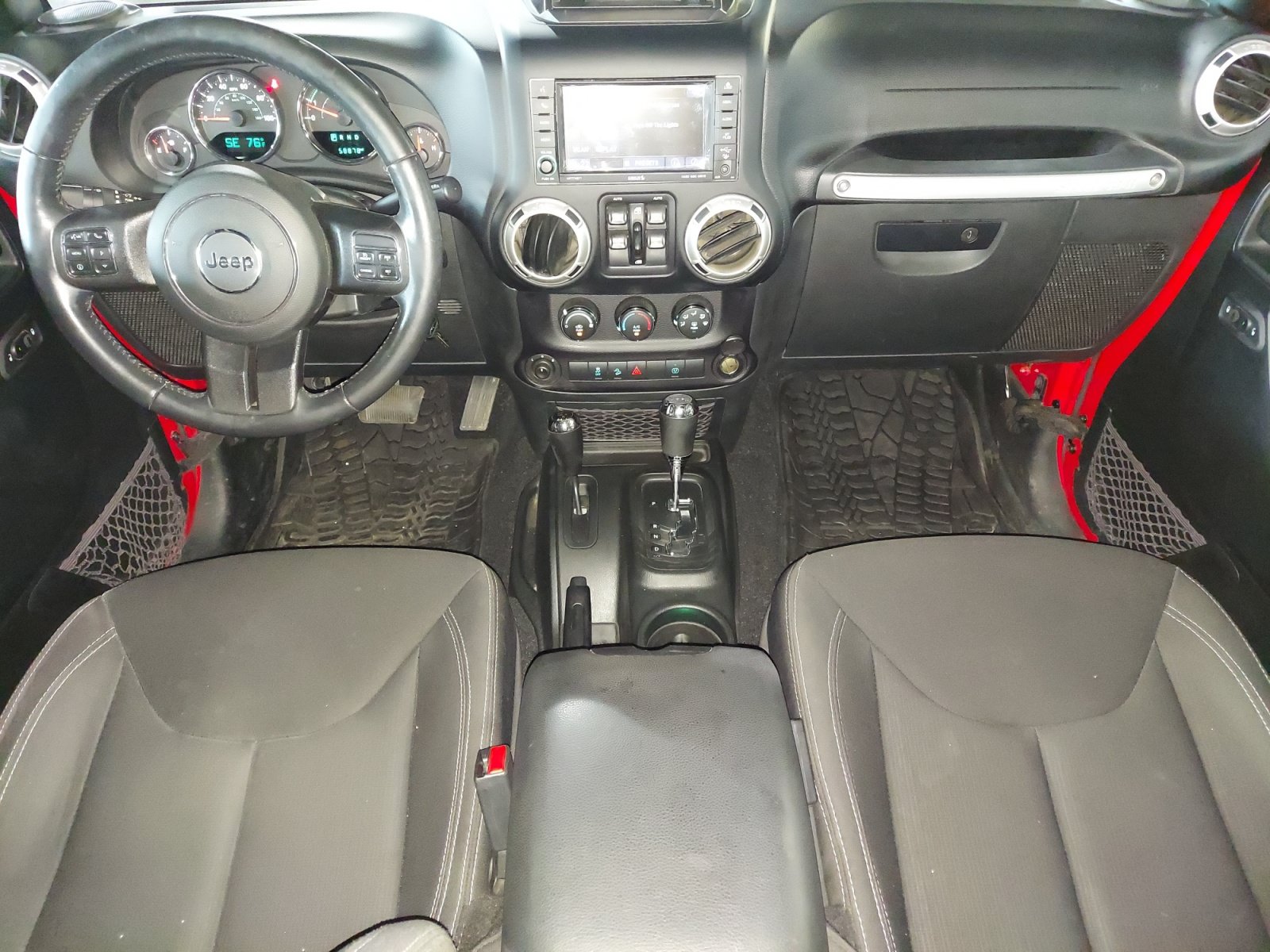 Used 2018 Jeep Wrangler Unlimited Rubicon w/ Connectivity Group AWD/4WD image 3