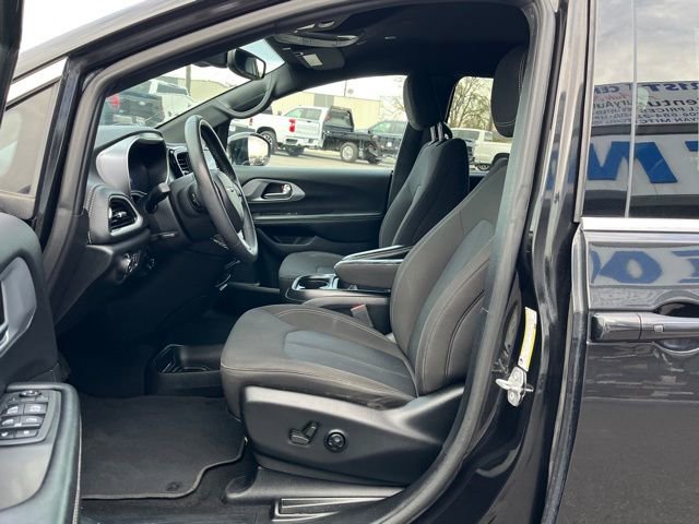 Used 2022 Chrysler Pacifica Touring FWD image 27