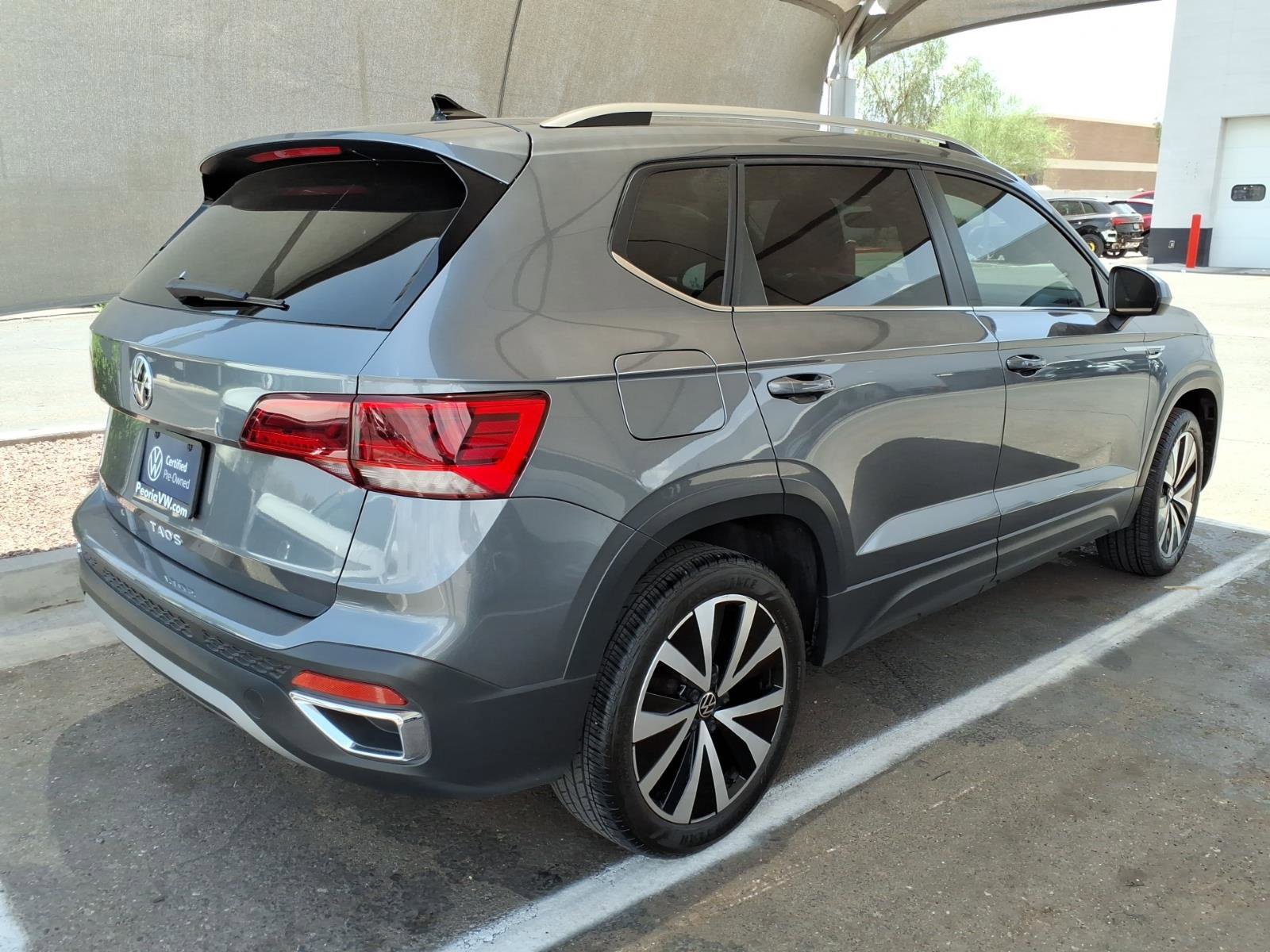 Certified 2023 Volkswagen Taos SE FWD image 2