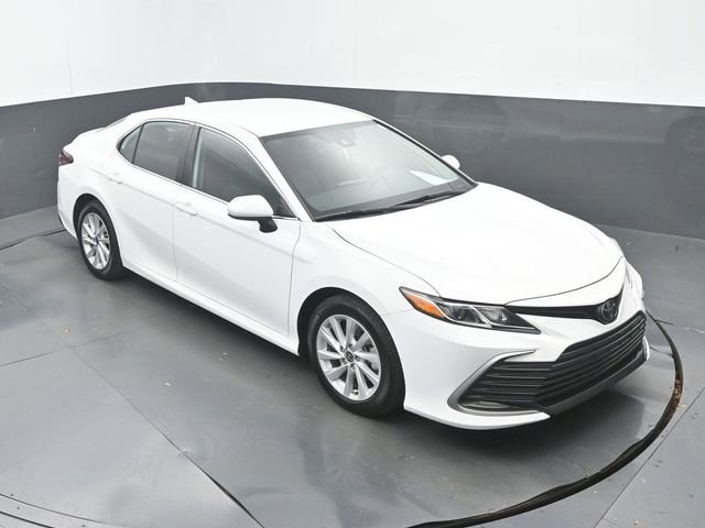 Used 2021 Toyota Camry LE image 29