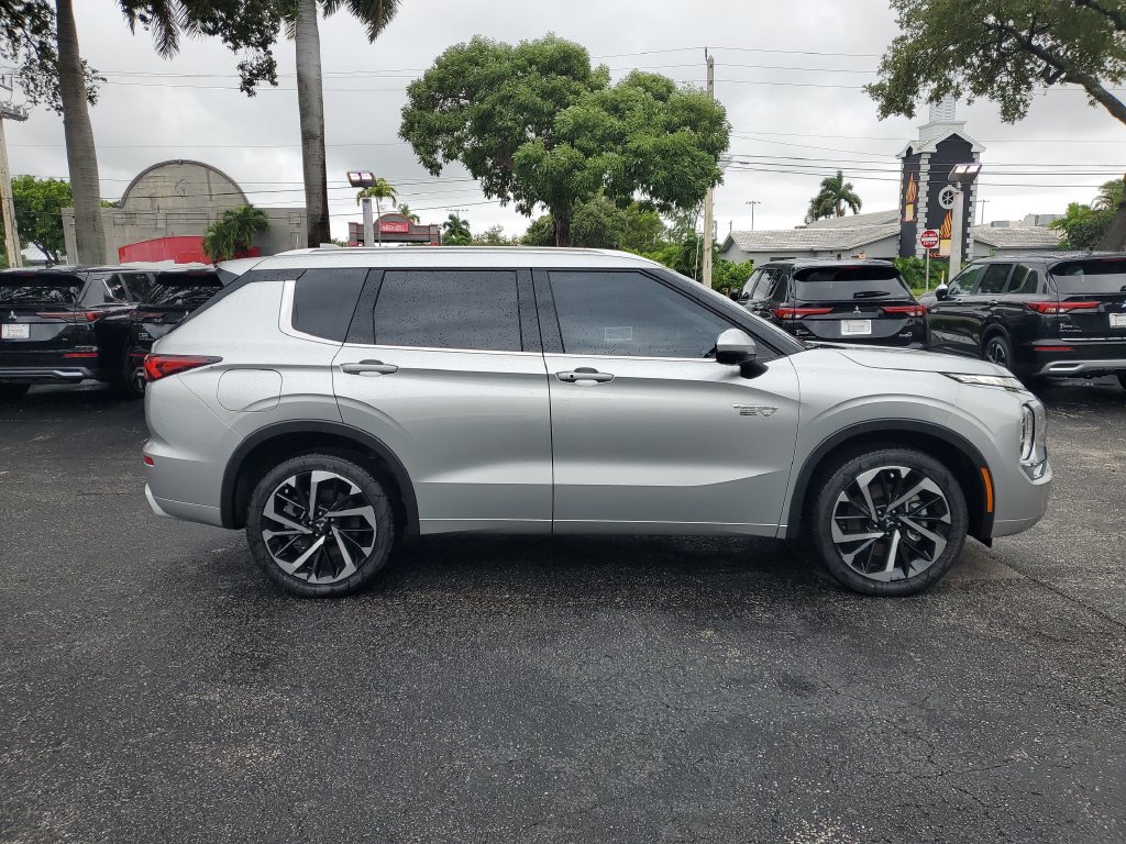 Used 2025 Mitsubishi Outlander SEL AWD/4WD image 8