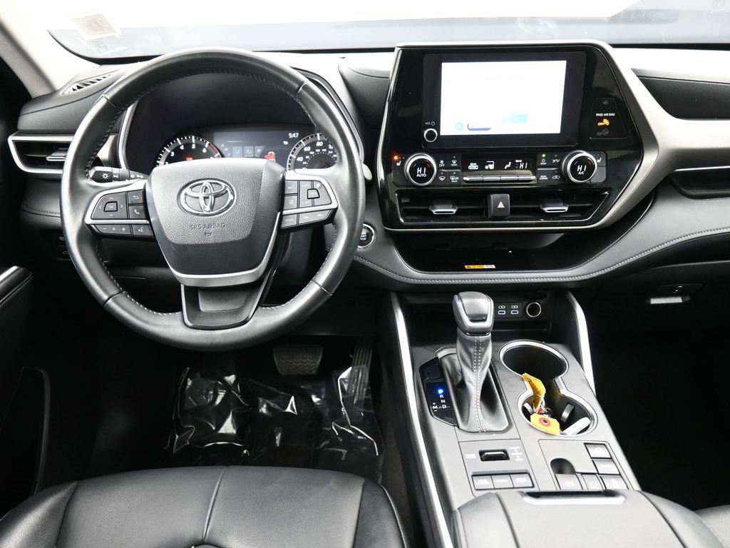 Certified 2023 Toyota Highlander XLE image 20