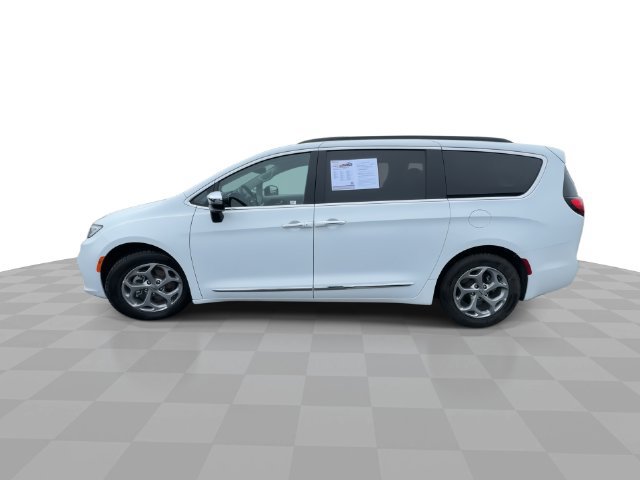 Used 2023 Chrysler Pacifica Limited FWD image 5