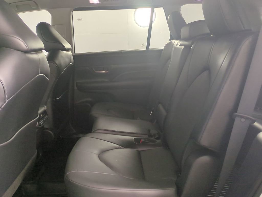 Used 2024 Toyota Grand Highlander Limited image 17