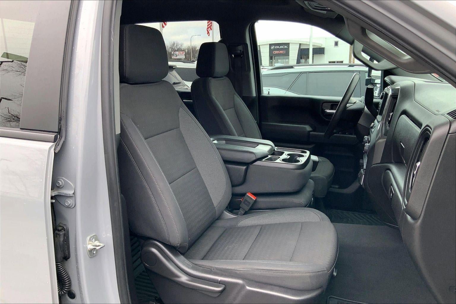 Used 2025 Chevrolet Silverado 2500 Custom w/ Custom Value Package image 7