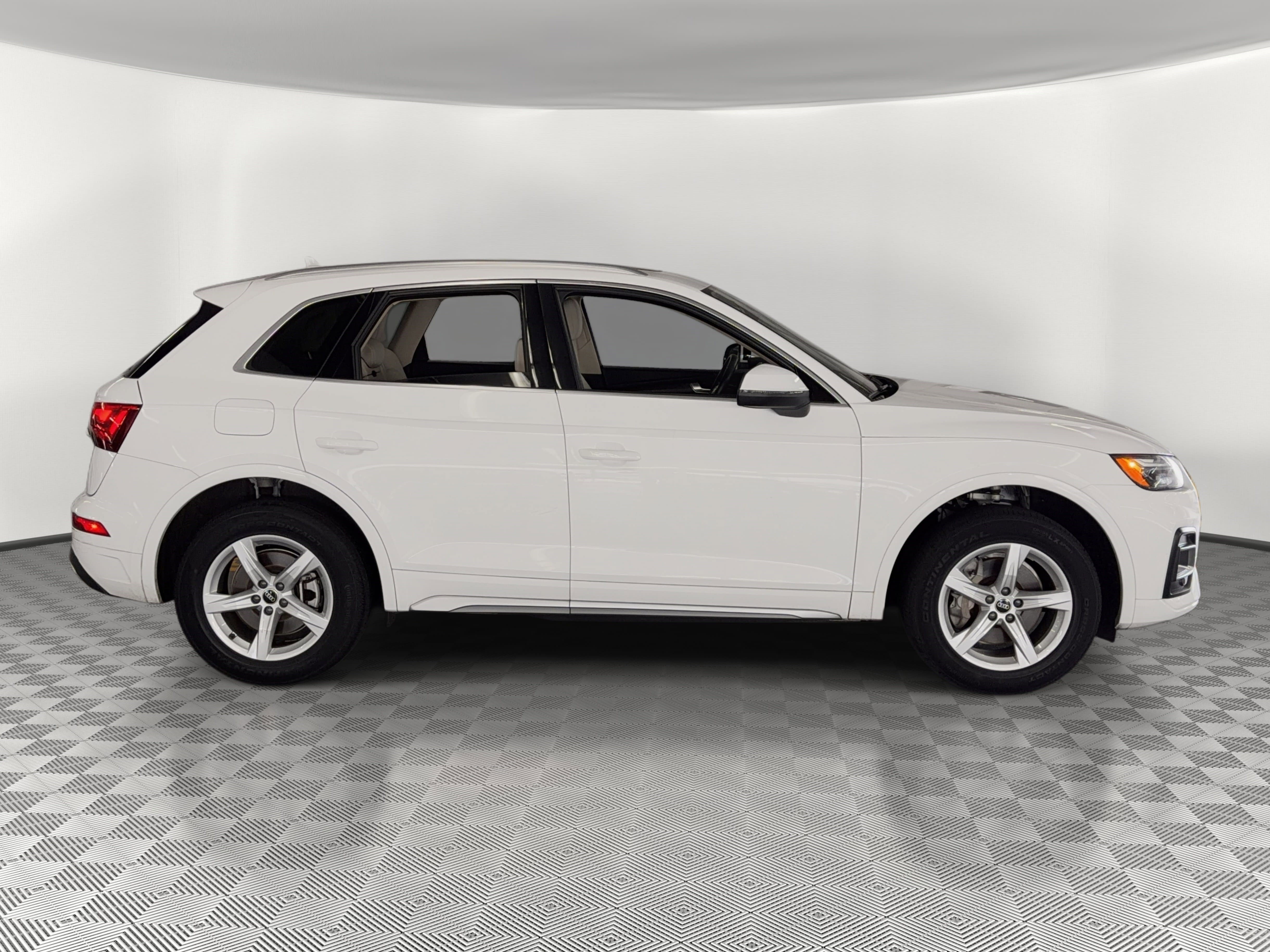 Used 2023 Audi Q5 2.0T Premium w/ Convenience Package AWD/4WD image 8