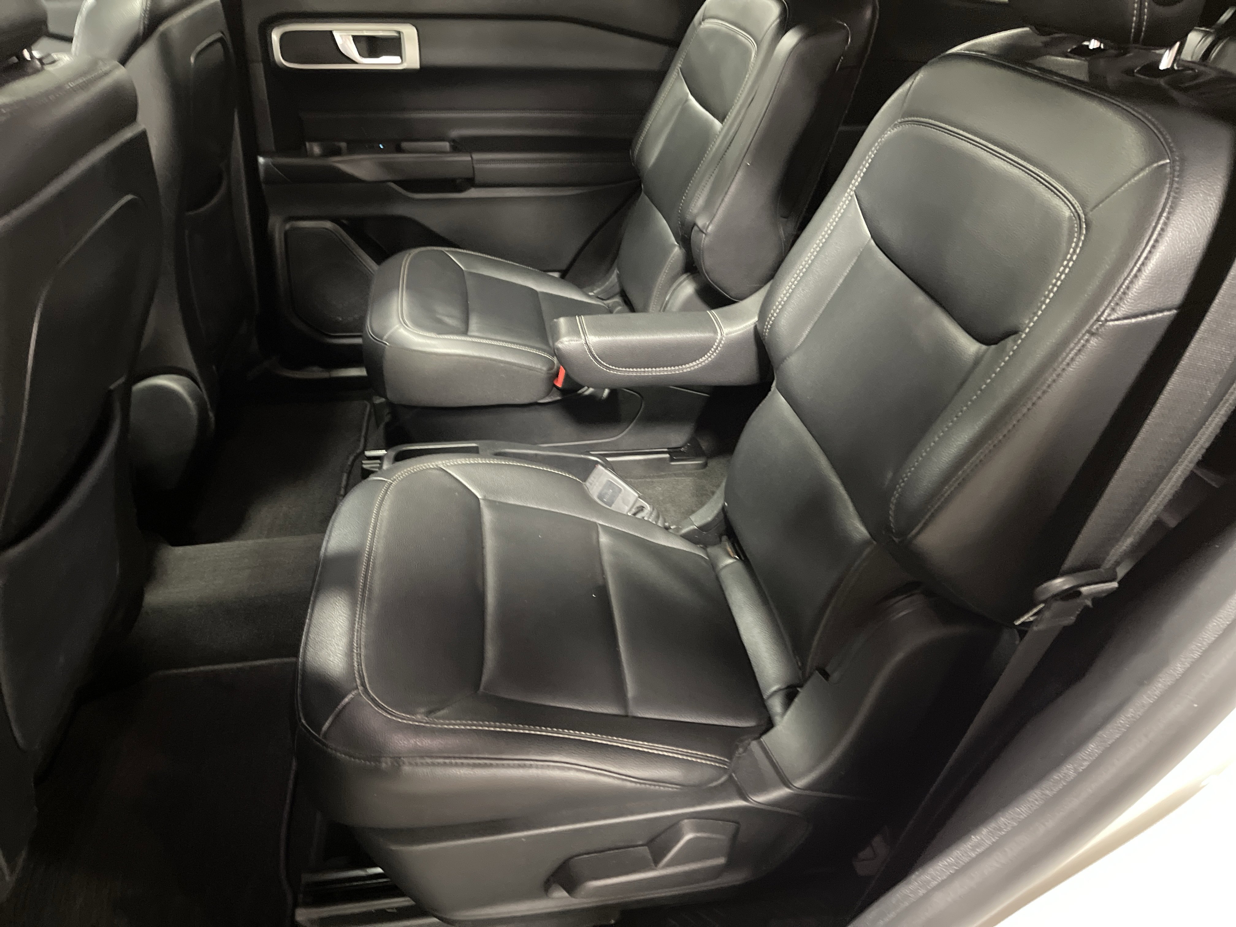 Used 2020 Ford Explorer XLT w/ Equipment Group 202A image 13