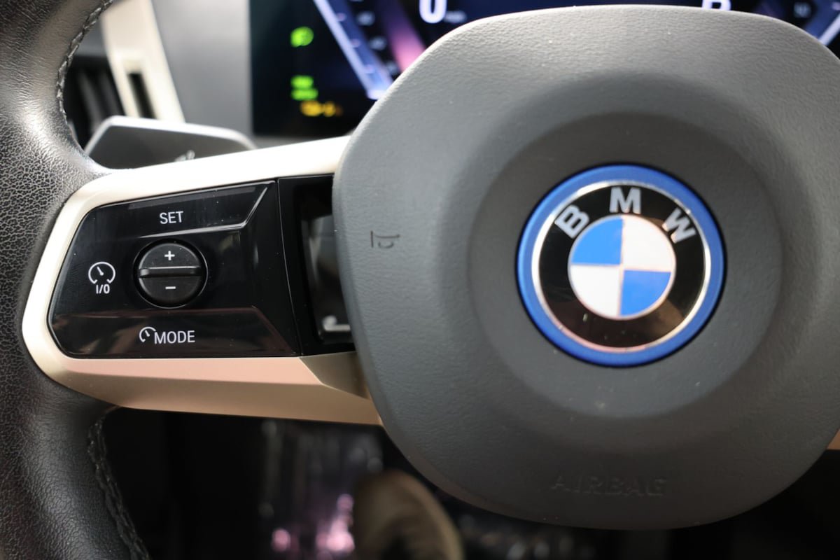 Used 2024 BMW iX xDrive50 w/ Premium Package AWD/4WD image 28