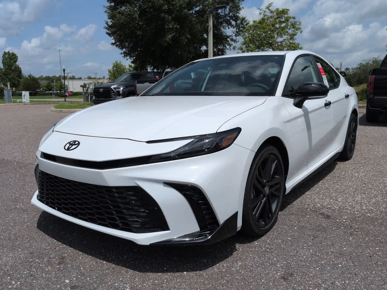 New 2026 Toyota Camry Hybrid FWD image 2