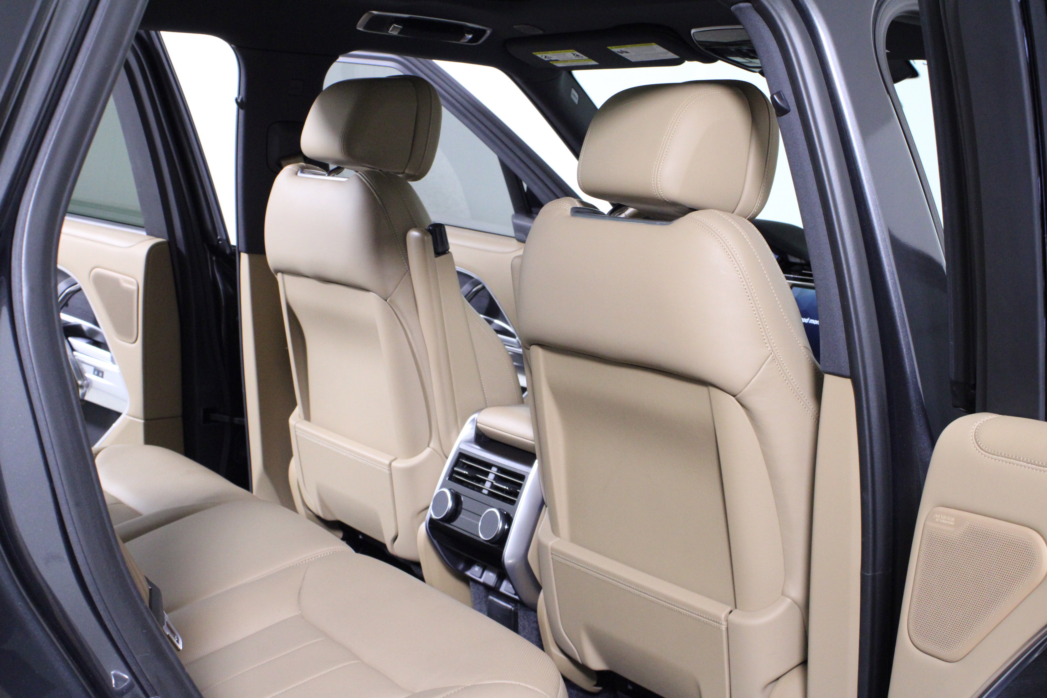 Used 2024 Land Rover Range Rover SE image 13