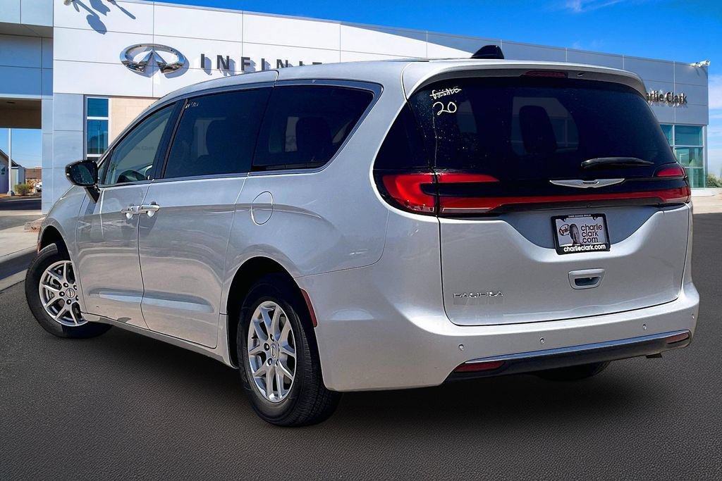 Used 2024 Chrysler Pacifica Touring-L FWD image 13