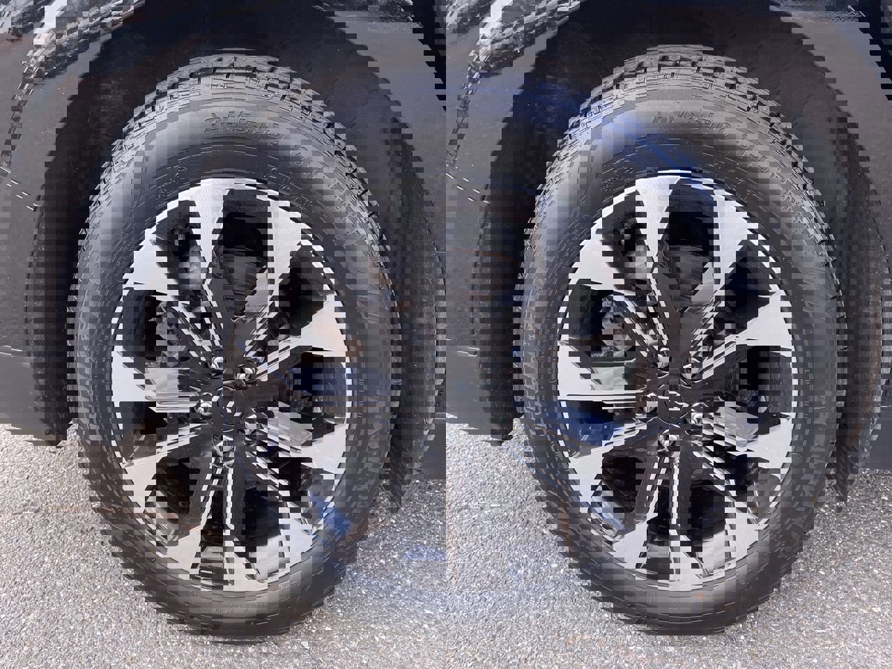 Certified 2023 Kia Carnival EX image 10