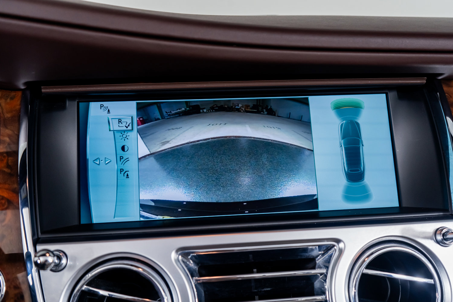 Used 2017 Rolls-Royce Dawn image 46