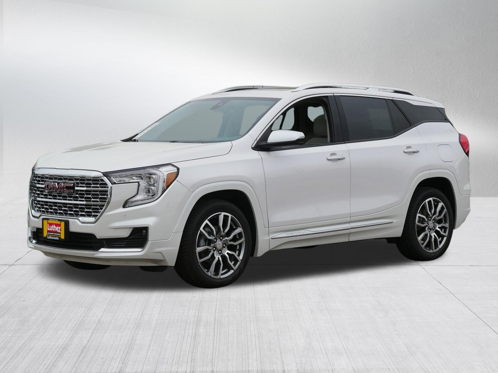 Used 2023 GMC Terrain Denali AWD/4WD image 3