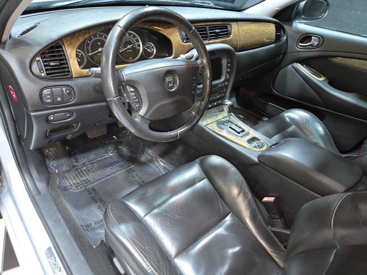 Used 2005 Jaguar S-TYPE R RWD image 7