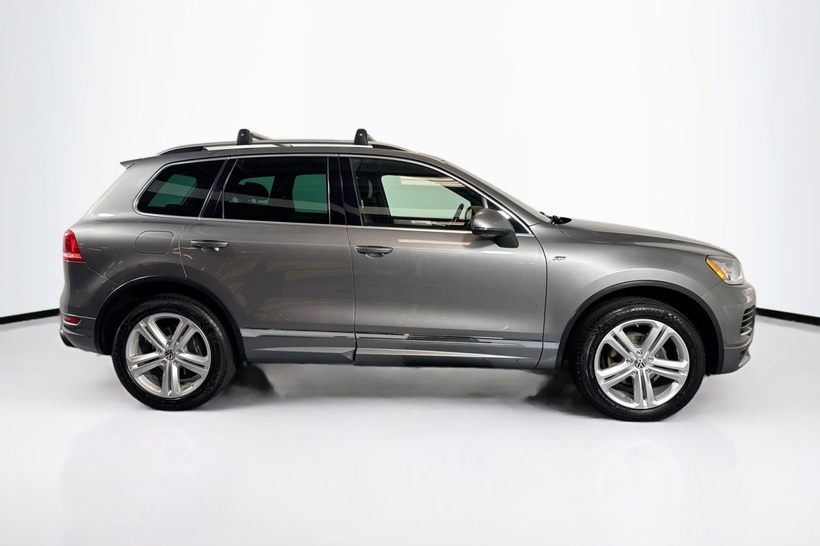 Used 2014 Volkswagen Touareg Sport AWD/4WD image 4