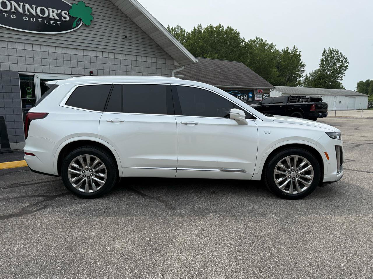 Used 2021 Cadillac XT6 Premium Luxury FWD image 2