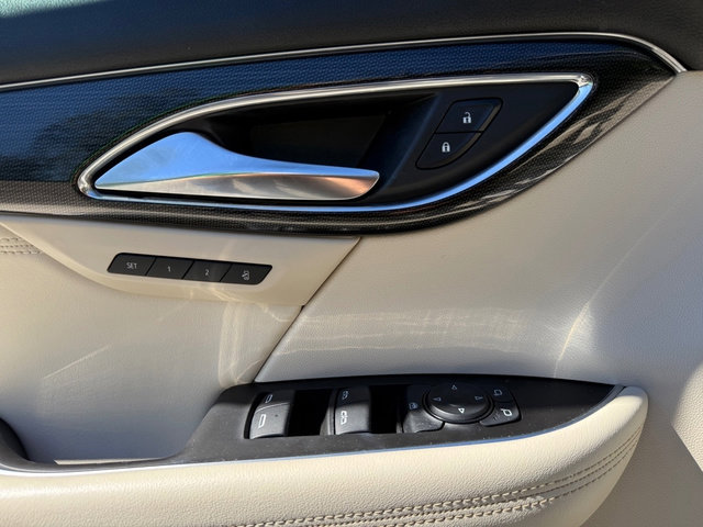 Used 2021 Buick Envision Essence image 12