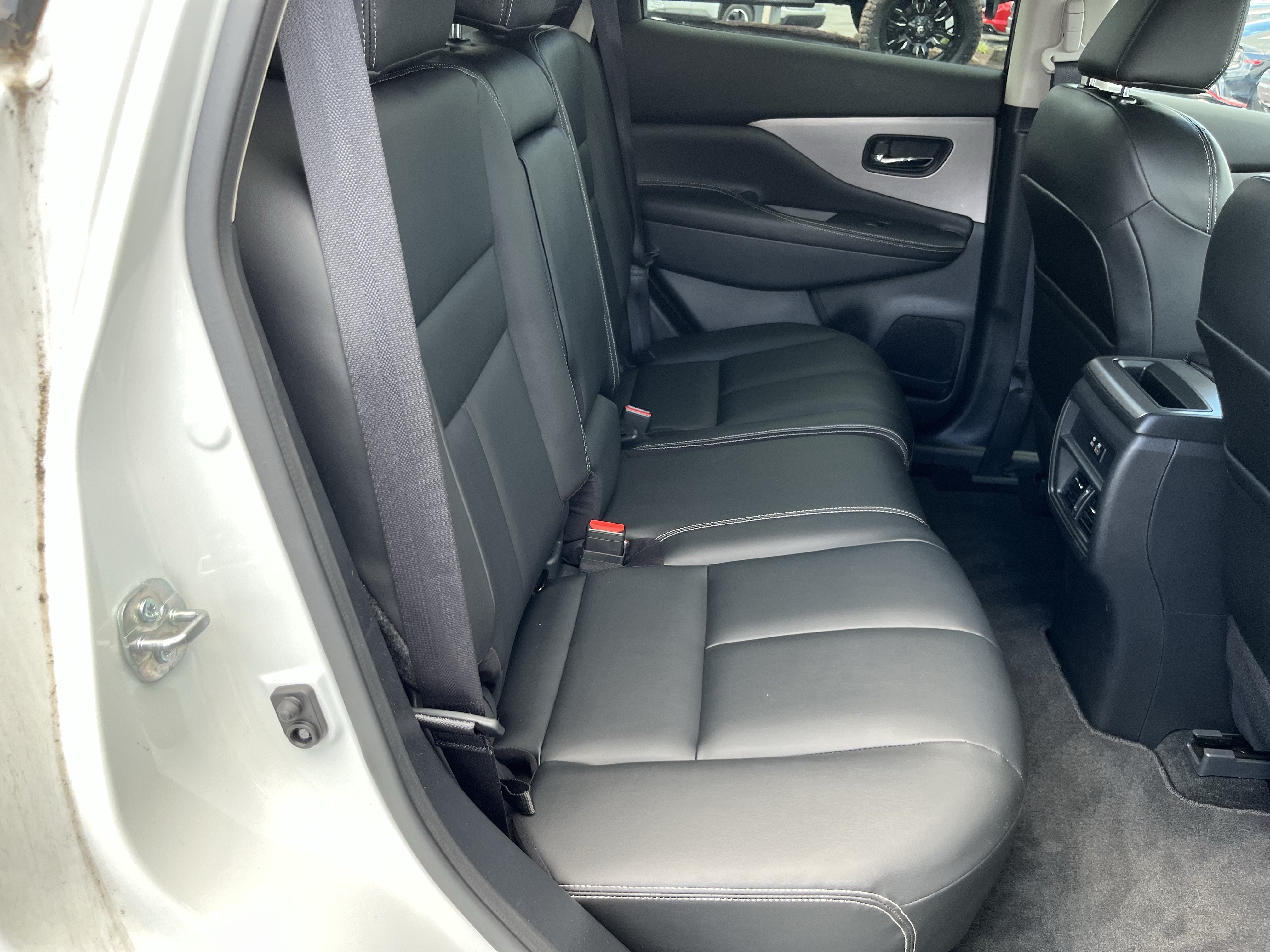 Used 2024 Nissan Murano SV w/ SV Midnight Edition Package AWD/4WD image 4