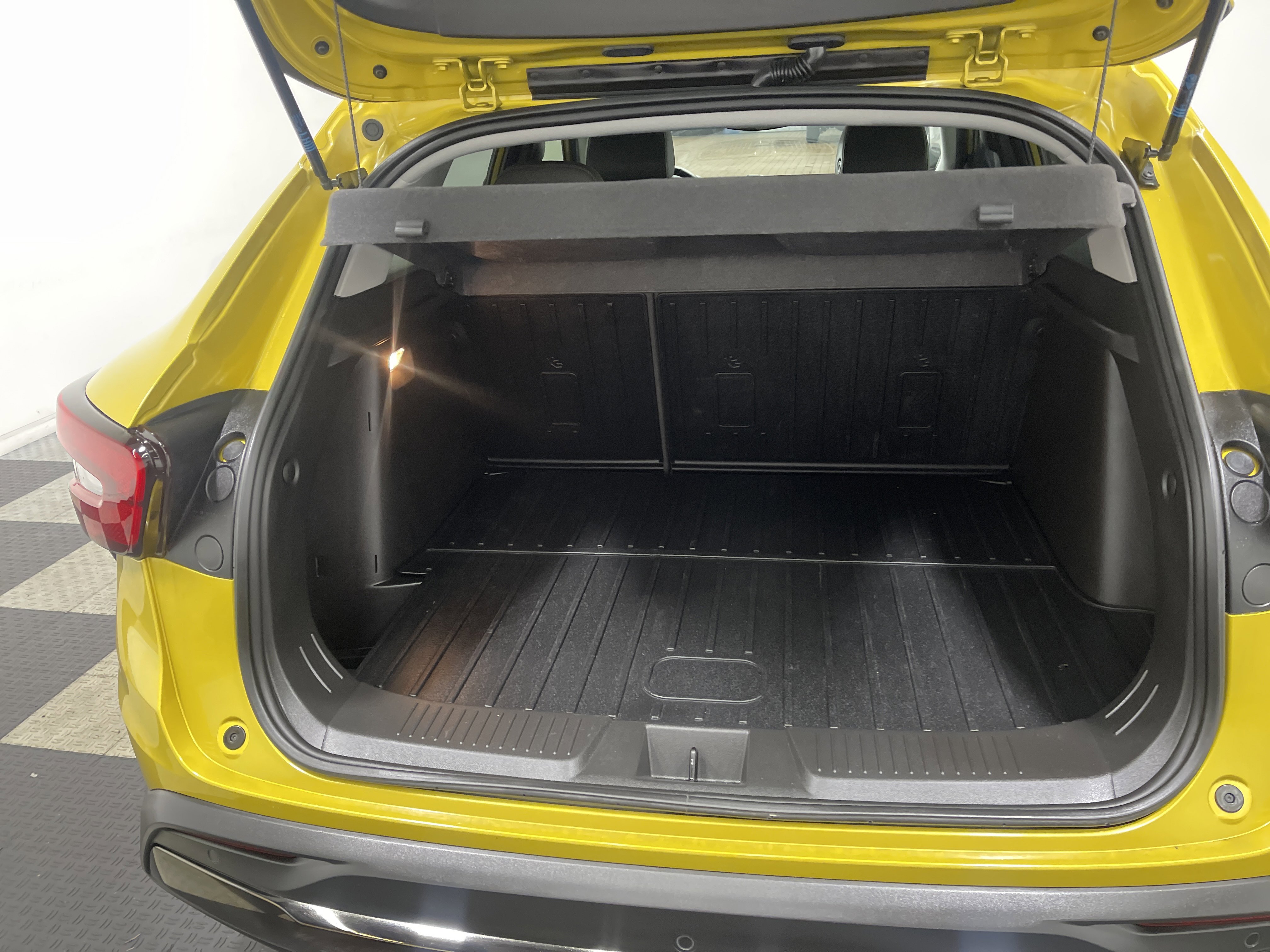 Used 2025 Chevrolet Trax ACTIV w/ Sunroof Package image 18