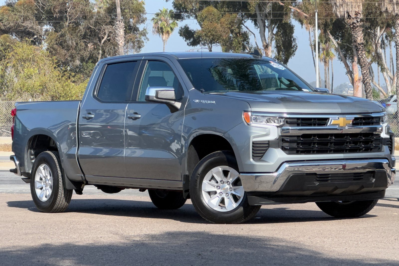 Used 2025 Chevrolet Silverado 1500 LT image 2