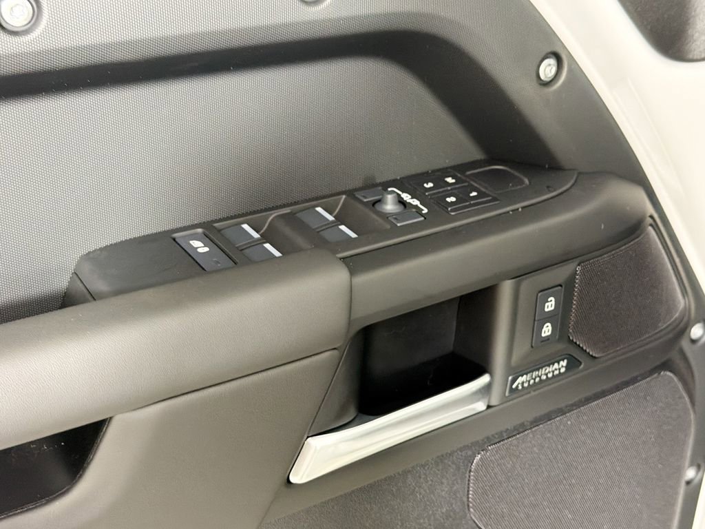 New 2026 Land Rover Defender 130 X-Dynamic SE AWD/4WD image 18