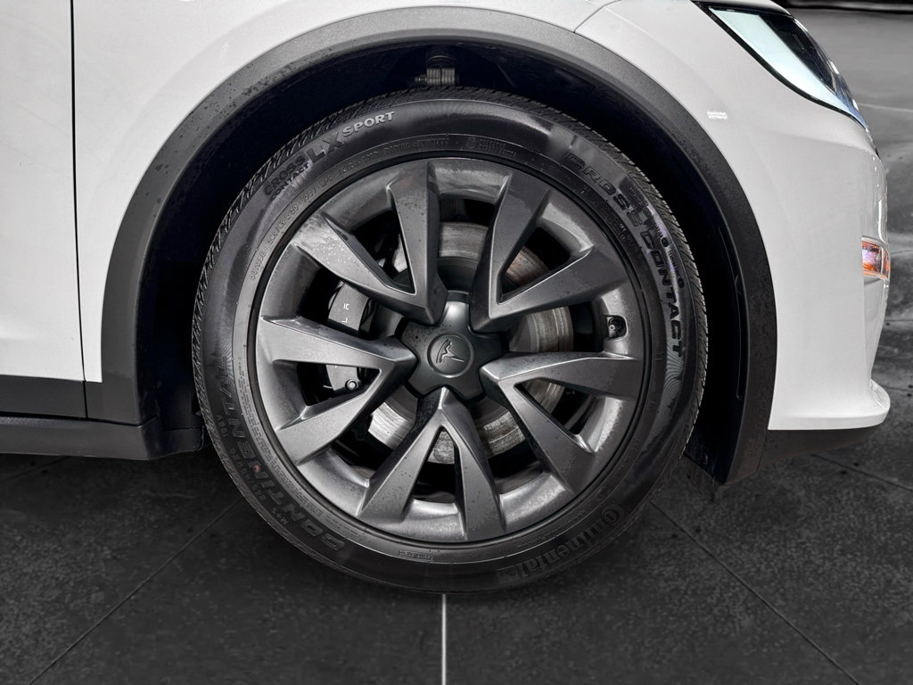 Used 2025 Tesla Model X image 34