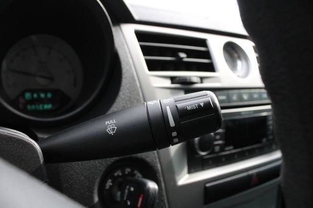 Used 2009 Chrysler Sebring LX FWD image 12