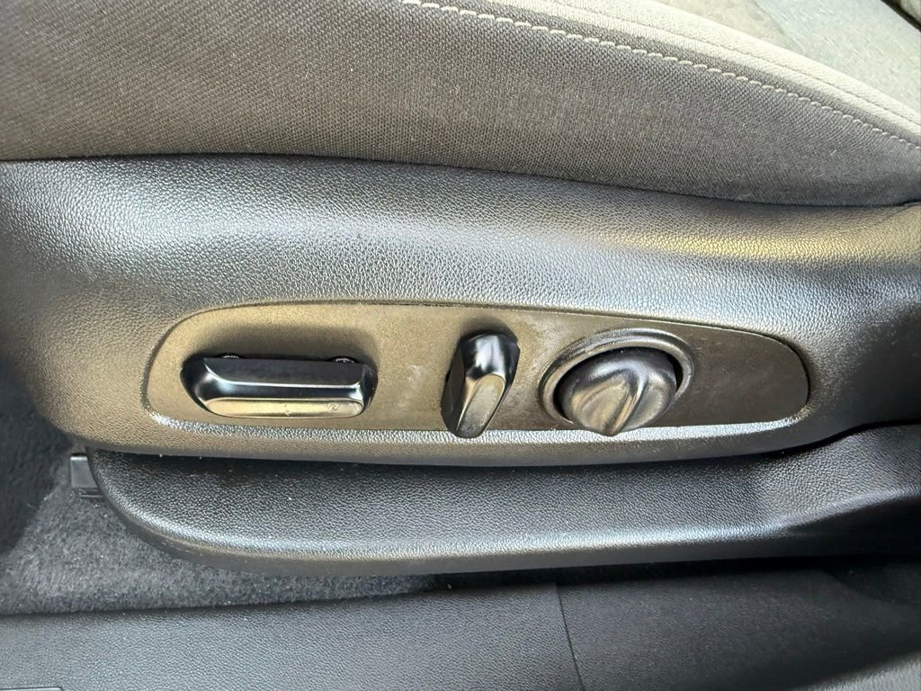 Used 2022 Chevrolet Equinox LT w/ Driver Convenience Package image 8