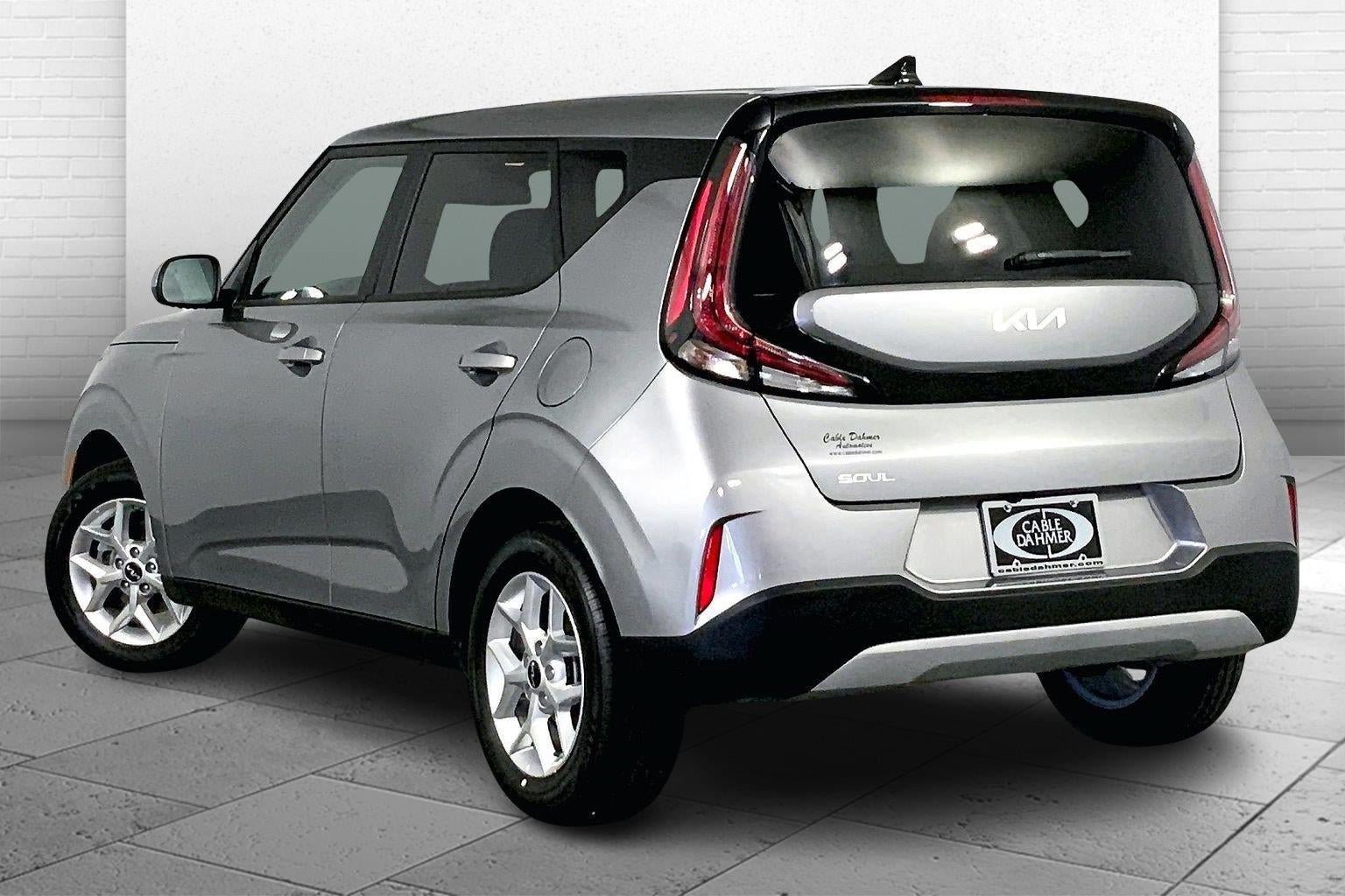Certified 2025 Kia Soul LX FWD image 11