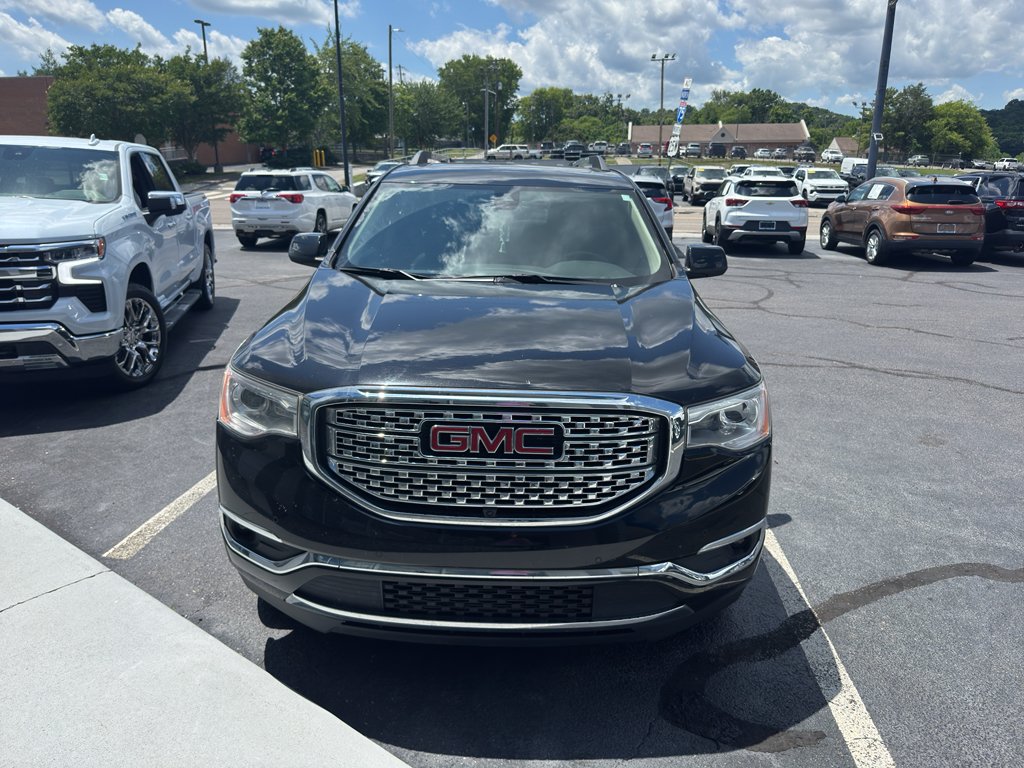 Used 2018 GMC Acadia Denali w/ Technology Package FWD image 2