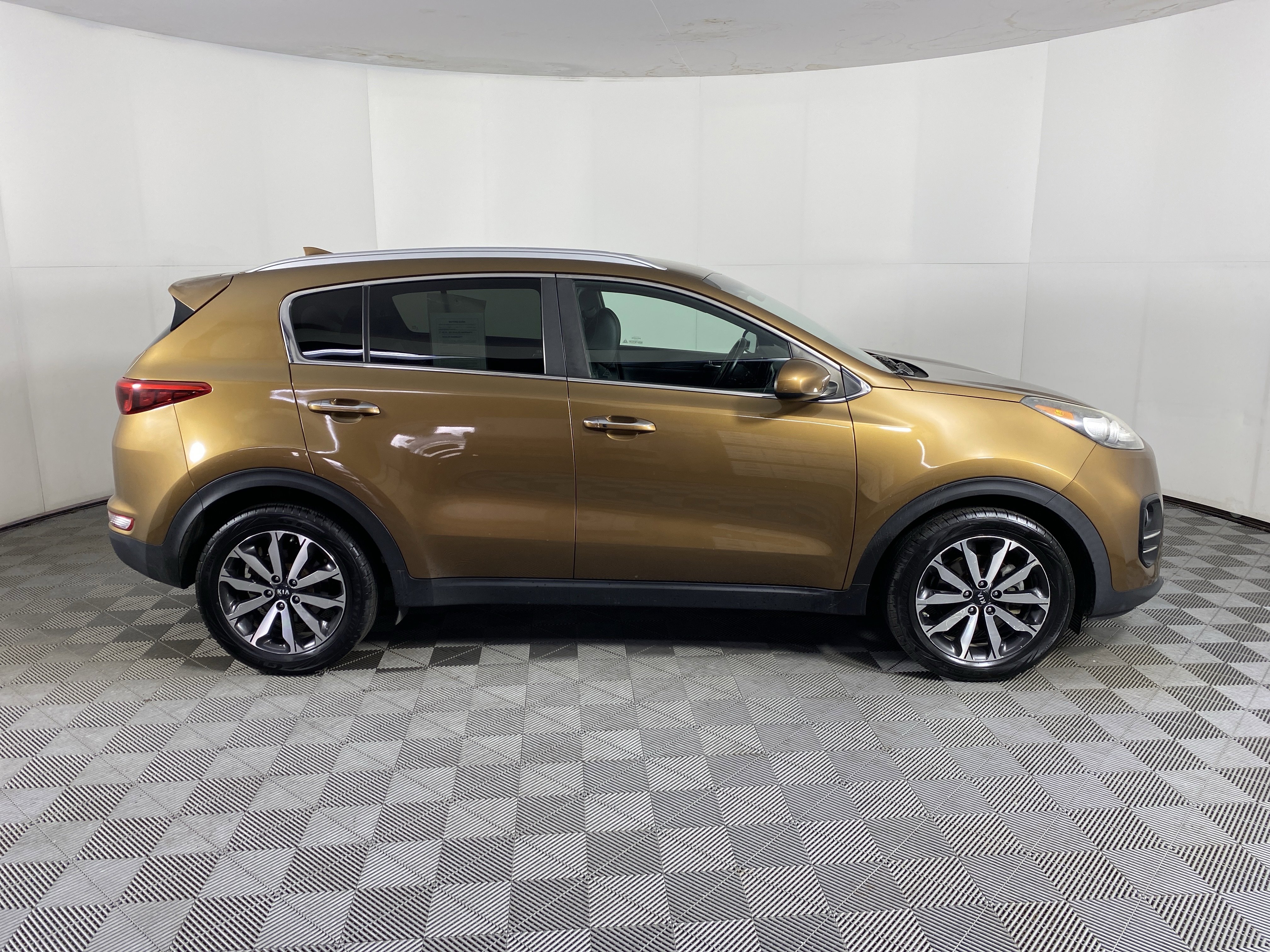 Used 2017 Kia Sportage EX image 5