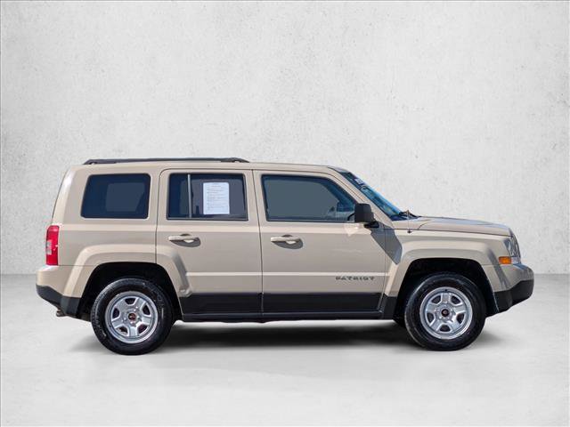 Used 2016 Jeep Patriot Sport w/ Power Value Group AWD/4WD image 4