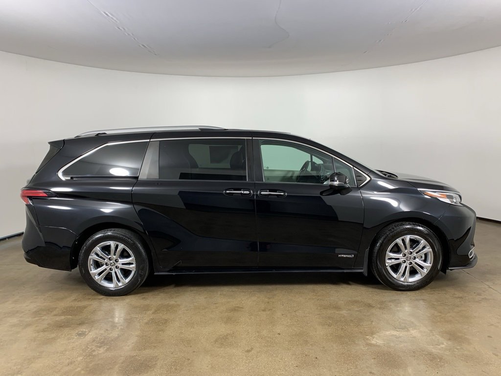 Used 2021 Toyota Sienna Platinum image 5