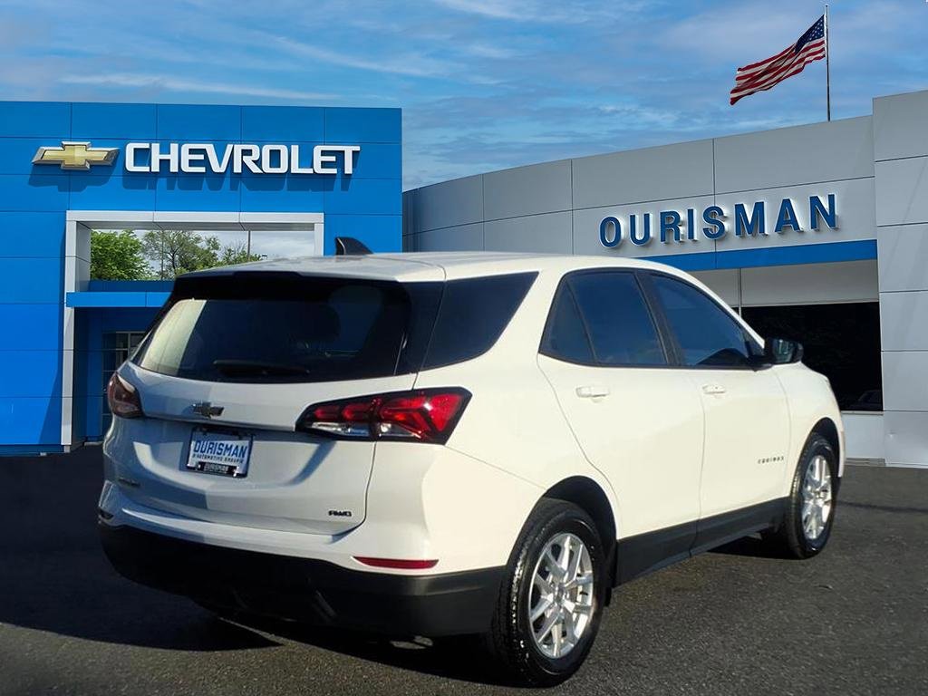 Used 2022 Chevrolet Equinox LS image 3