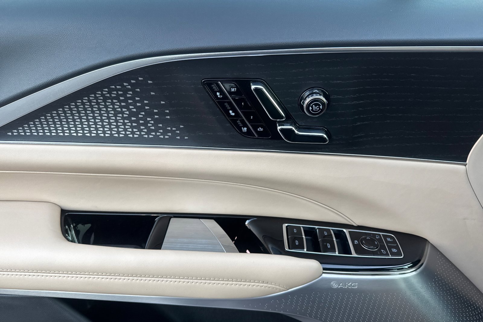 Certified 2025 Cadillac Lyriq Luxury w/ Nappa Leather Package image 10