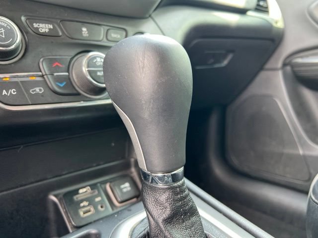 Used 2014 Jeep Cherokee Limited w/ Technology Group FWD image 24