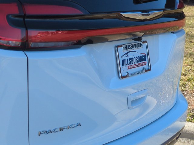 New 2026 Chrysler Pacifica Pinnacle w/ Trailer Tow Group FWD image 22