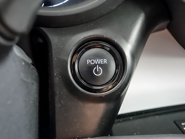 Certified 2025 Toyota Sienna LE FWD image 17