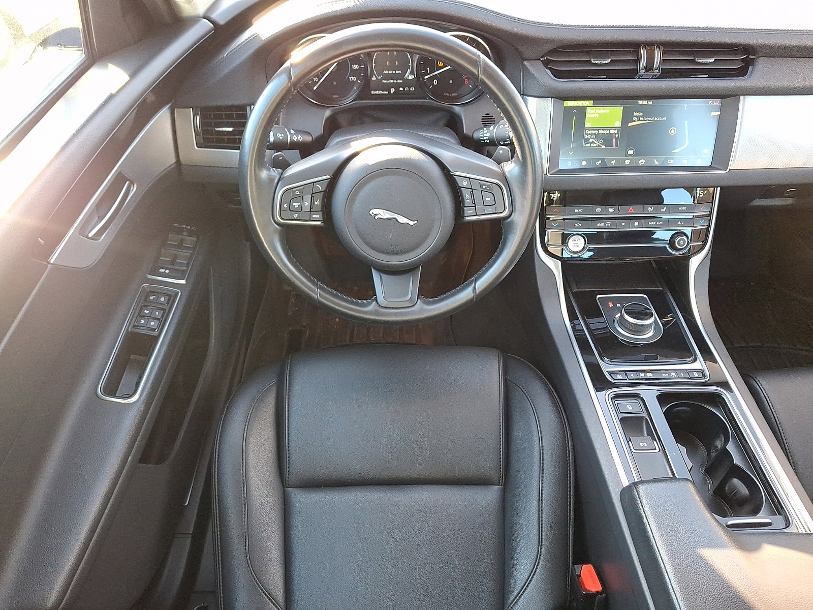 Used 2020 Jaguar XF Premium image 11