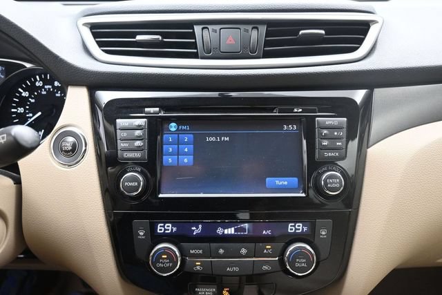 Used 2015 Nissan Rogue SV w/ SV Premium Package FWD image 32