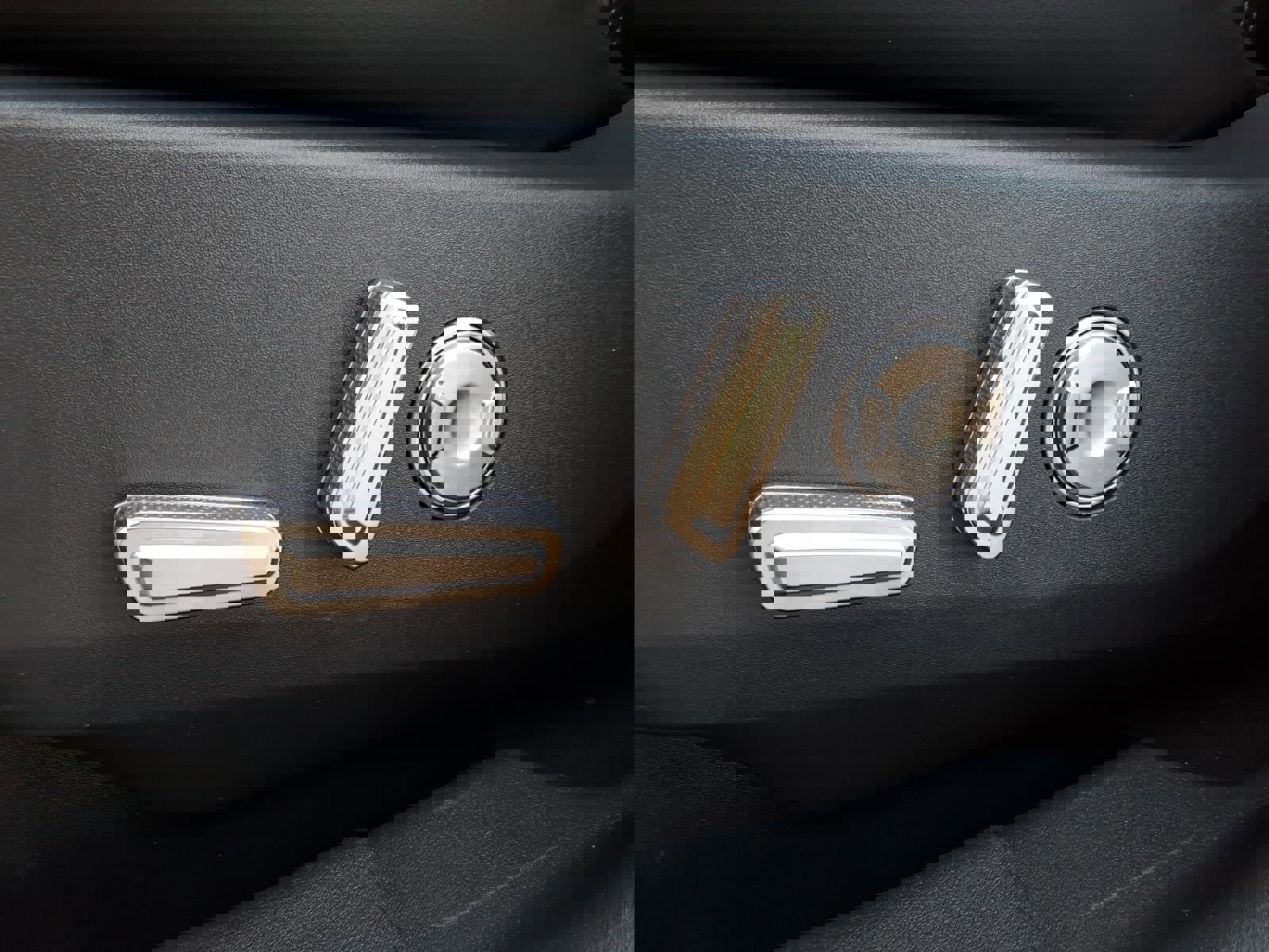 Used 2025 Lincoln Nautilus Premier image 13