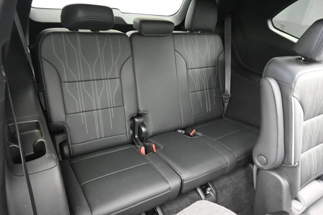 Used 2025 Buick Enclave Avenir AWD/4WD image 18