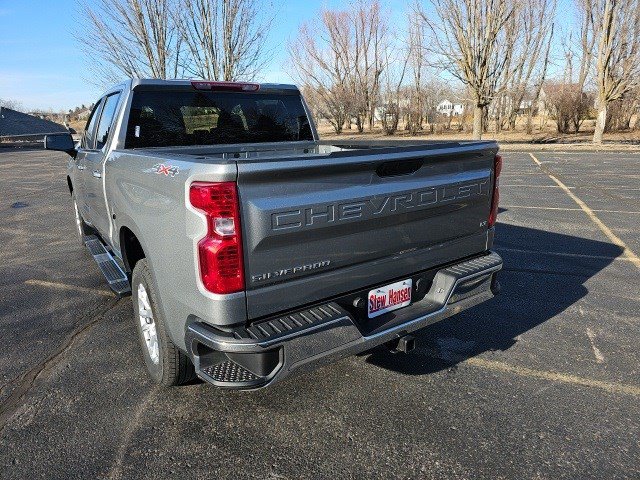 Used 2025 Chevrolet Silverado 1500 LT image 3